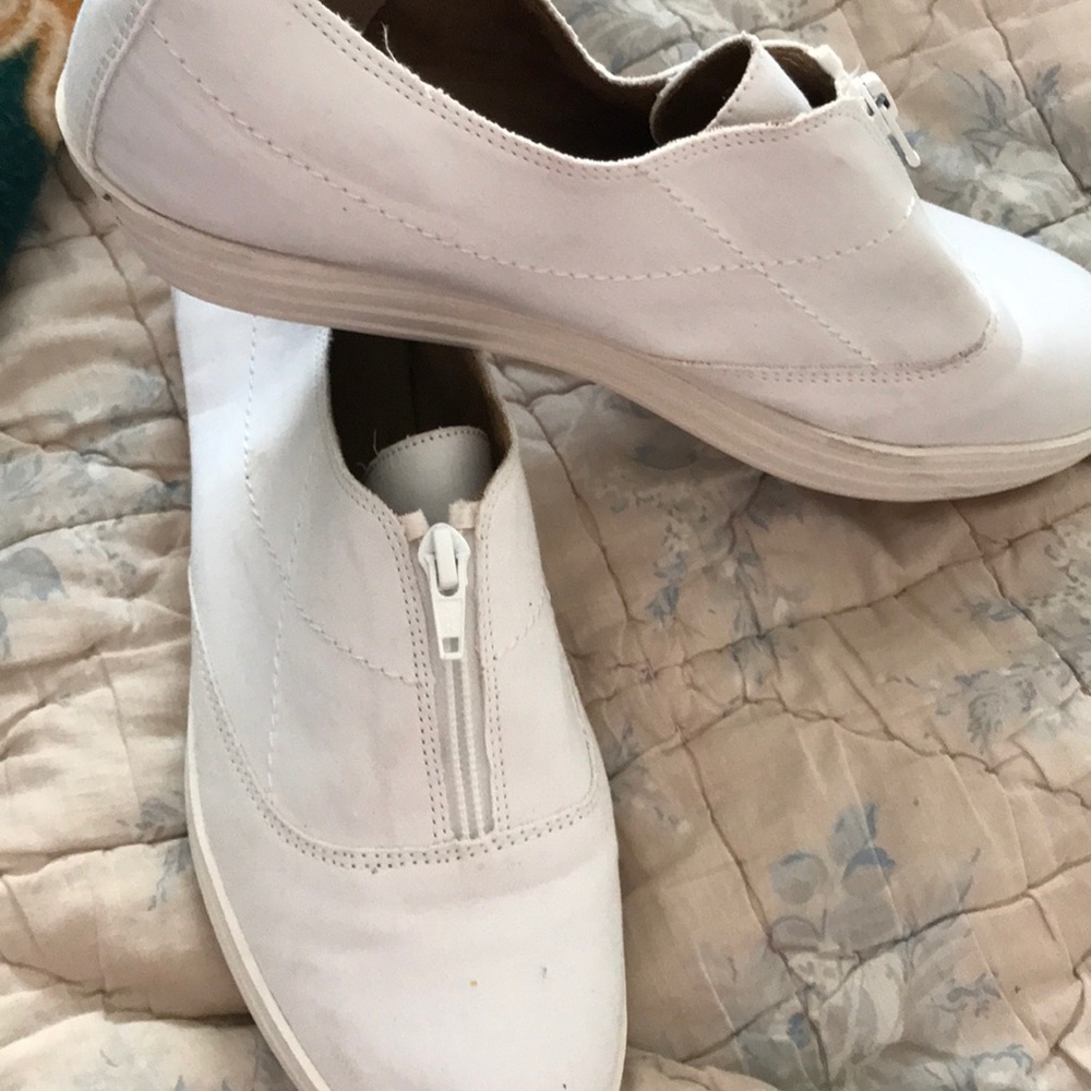 Zip up front aerosoles sneakers